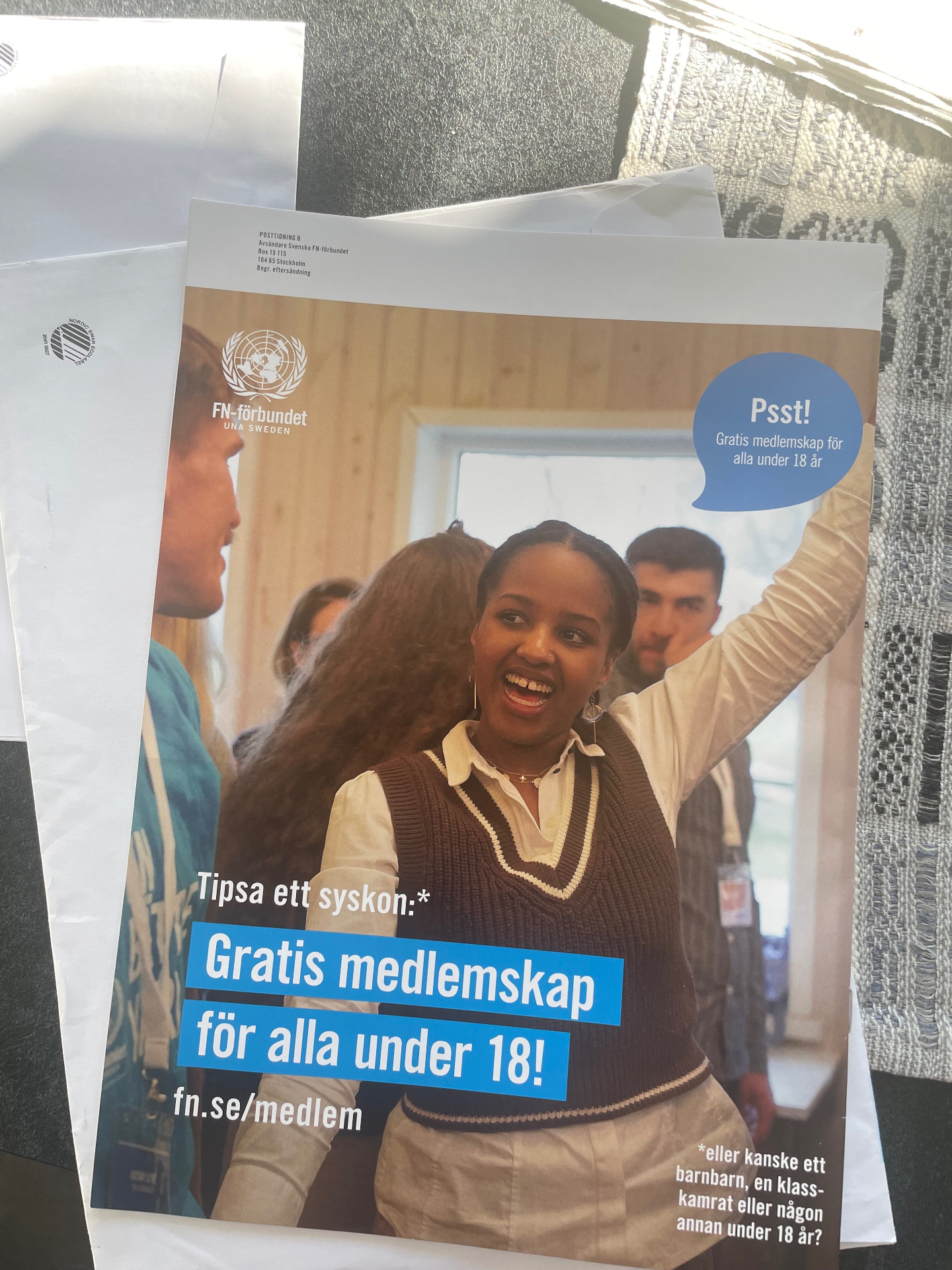 Back cover of Varldshorisont magazine featuring Anja Magnusson's photograph from a Swedish UN Association youth event